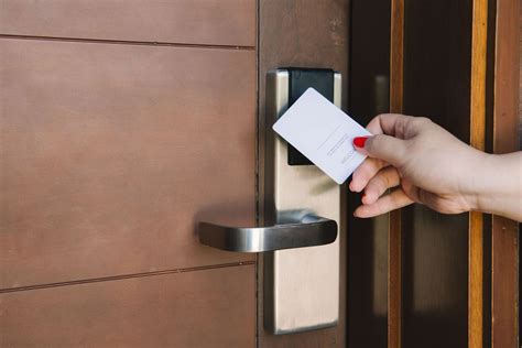 A Complete Guide to Choosing the Right RFID Hotel Key Card